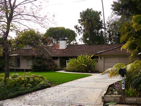 The 'Golden Girls' House Is Right Here in L.A. - LAmag