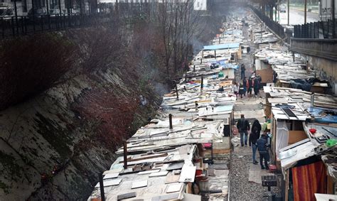 Slums de Clignancourt, Paris : r/pics