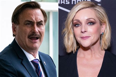 MyPillow CEO Mike Lindell shuts down Jane Krakowski romance rumors