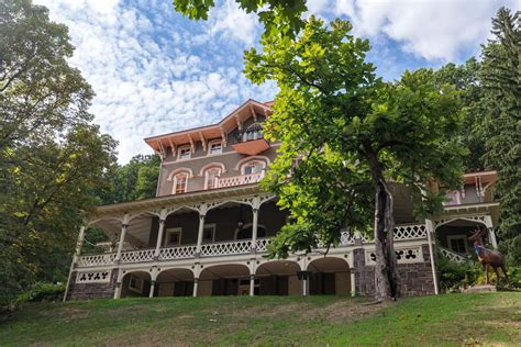 Touring the Asa Packer Mansion in Jim Thorpe, PA - Uncovering PA