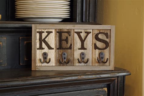 Rustic Wall Mounted Key Hook Rack, Wooden Key Chain Holder, Decorative Car Keychain Ring Hanger ...