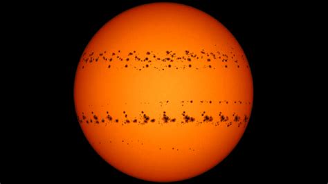 Incredible time-lapse photo captures the sun during an 8-year sunspot ...