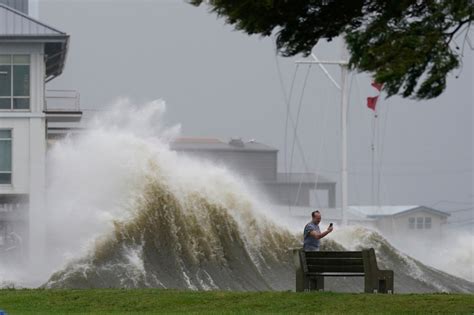 Hurricane Ida makes landfall along the Gulf coast