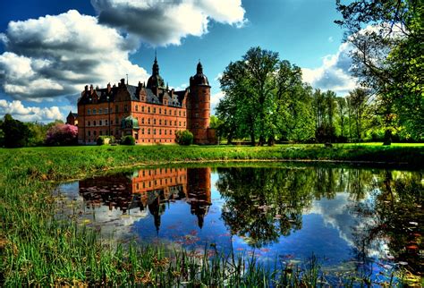 Vallø Castle in Denmark jigsaw puzzle in Castles puzzles on ...