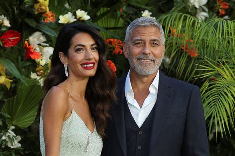 George Clooney, Julia Roberts reunite for their first rom-com together | Reuters