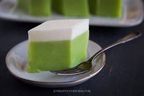 Kuih/Kue Talam Pandan (Steamed Coconut Pandan Cake)