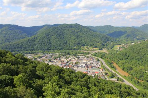 Pineville,KY | Pineville,KY, as viewed from atop Pine Mounta… | bluegrassrailfan | Flickr