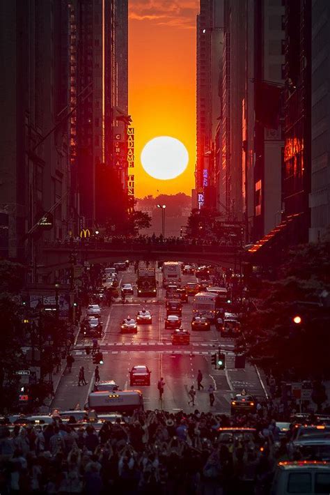 Manhattanhenge | Sunrise photography, City photography, City aesthetic