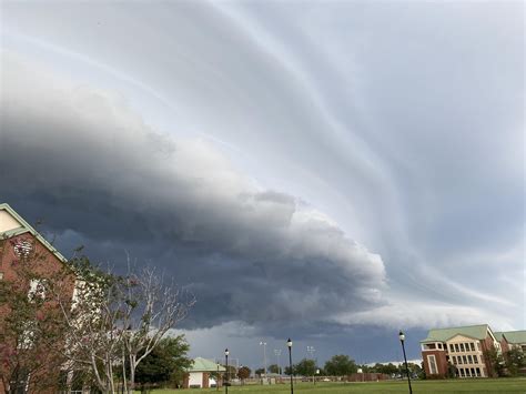 Clouds in Florida, no rain though. : r/pics