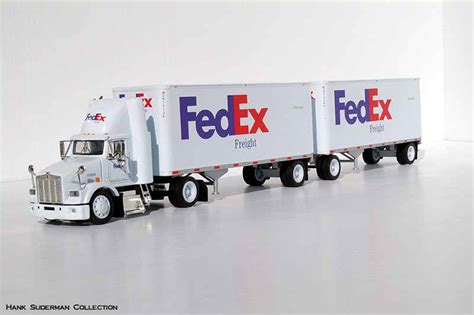 FedEx Freight/Kenworth | Model Vehicle Sets | hobbyDB