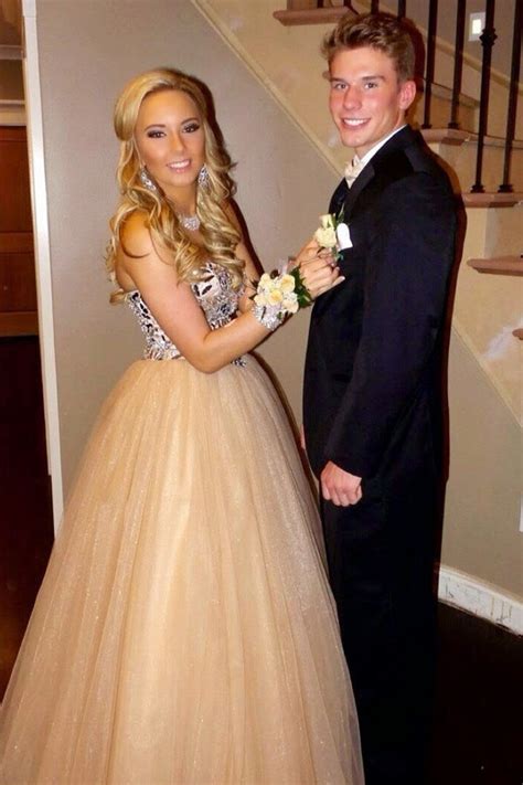 Dailybuzz.ch: Eminem's Daughter Hailie Mathers: Gorgeous Prom Pics After Graduation, Headed To ...