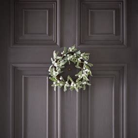 Christmas Garlands and Wreaths | Dunelm