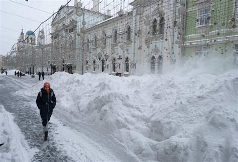 'Snow apocalypse' blankets frozen Moscow | World News - Hindustan Times