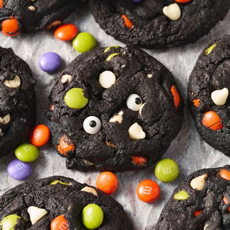 Spooky Halloween Cookies Recipe - Handle the Heat | Halloween cookie ...