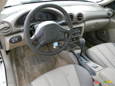 Taupe Interior 2004 Pontiac Sunfire Coupe Photo #59368179 | GTCarLot.com