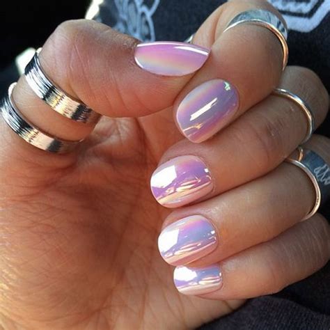 nacre nail polish | Nails and hands en 2019 | Nails polish, Ongles métalliques et Ongles miroir