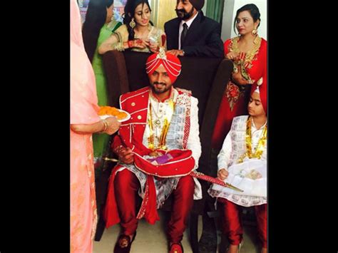 #BhajiWedding PICS: Harbhajan Singh Proposes Geeta Basra In Shahrukh Khan's Style! - Filmibeat