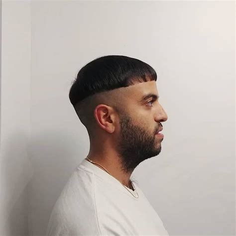 12 Modern Mushroom Haircuts for Men (2024 Trends)