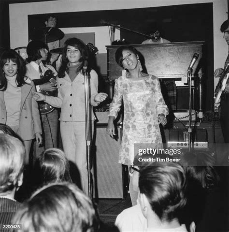 525 The Ronettes Photos & High Res Pictures - Getty Images