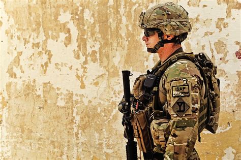 An ISAF soldier in Afghanistan. [3689 × 2459] : MilitaryPorn