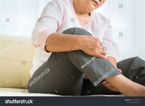 2,834 Mature person, leg pain Images, Stock Photos & Vectors | Shutterstock