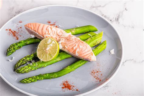 Steamed Salmon with Asparagus recipe | CookingPal - CookingPal® US