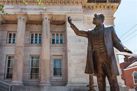 President Lincoln Statue at Gettysburg Library Editorial Stock Image ...