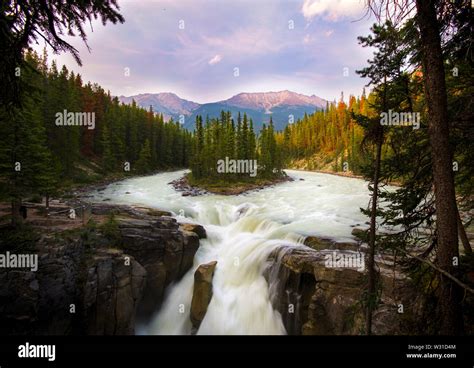 Sunwapta falls canada hi-res stock photography and images - Alamy