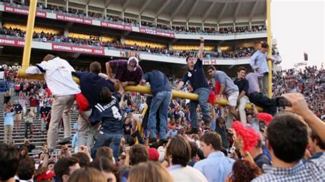 Ole Miss fans lay claim to goalposts - ABC7 Los Angeles