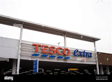 tesco extra supermarket exterior Stock Photo - Alamy