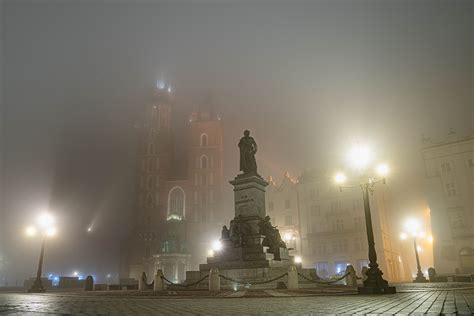 A night walk around the Main Square in Krakow - part I on Behance