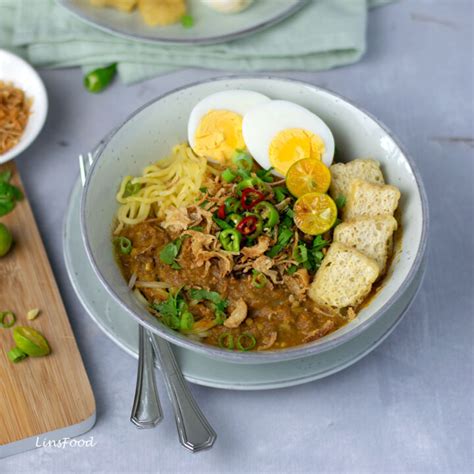 Mee Rebus (Malay Hawker Centre Egg Noodles in Gravy)