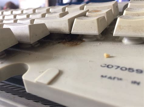 Atari ST with broken keyboard inspection | Leaded Solder