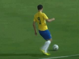 and that right there is the RIGHT way to do a bicycle kick | Soccer funny, Soccer inspiration ...
