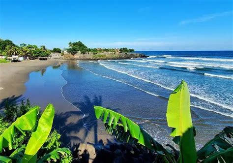 Visit El Cuco beach El Salvador. The ideal beach to relax.