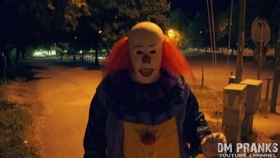 Creepy Clowns Sightings Scare Prank: Killer Clown Scare Pranks - Sideshows Carnival