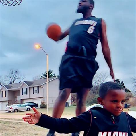 Video Dad and son recreate iconic LeBron James photo in their driveway ...