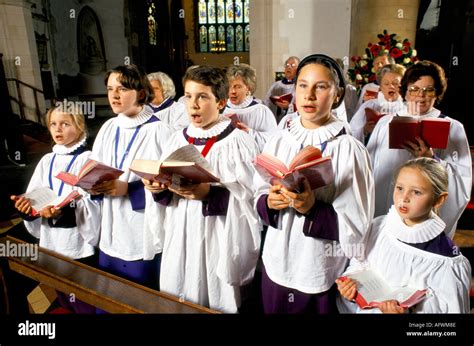 ST MARY THE VIRGIN CHURCH CHOIR, YOUNG PEOPLE CHILDREN TEENS SINGING Stock Photo: 4579469 - Alamy