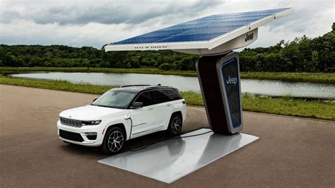 2022 Jeep Grand Cherokee 4xe Plug-in hybrid SUV revealed