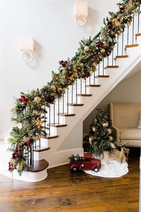 30+ Best Christmas Garland Ideas - DIY Christmas Garlands