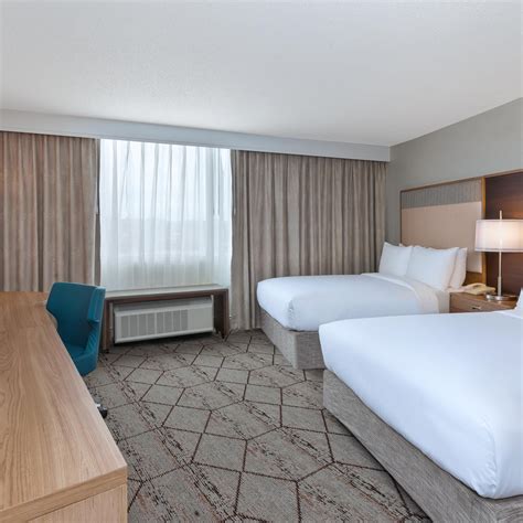 Pet-Friendly Hotels in New York near Syracuse Airport | Crowne Plaza ...