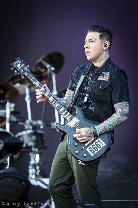 Zacky Vengeance | Gitaris