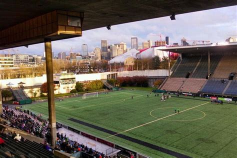 Reign Launch Memorial Stadium Era With 8-0 Win Over SPU - Sounder At Heart