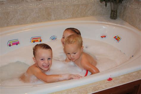 The Duncan Family: bubble bath