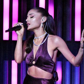 [WATCH] Ariana Grande, the Weeknd Perform ‘Save Your Tears’