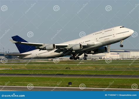 Boeing 747-400 Airplane Takeoff Royalty Free Stock Photography - Image ...