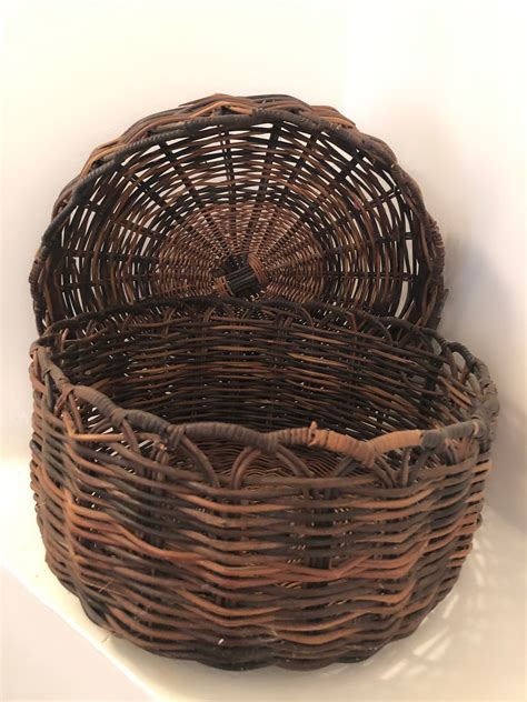 Round Woven Wicker Basket With Lid. Woven Basket with Lid. by CraftyFarmerette on Etsy in 2020 ...