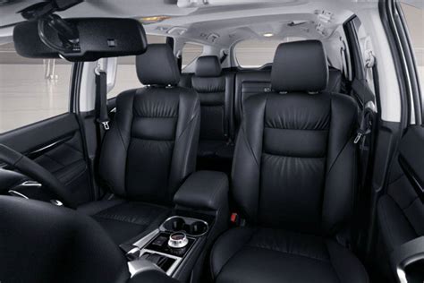 Gambar Mitsubishi Pajero Sport 2024 - Lihat Foto Interior & Eksterior | Oto