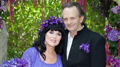 Heart's Ann Wilson marries Dean Wetter at 64 - TODAY.com