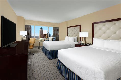 Crowne Plaza Times Square Hotel (New York (NY)) - Deals, Photos & Reviews